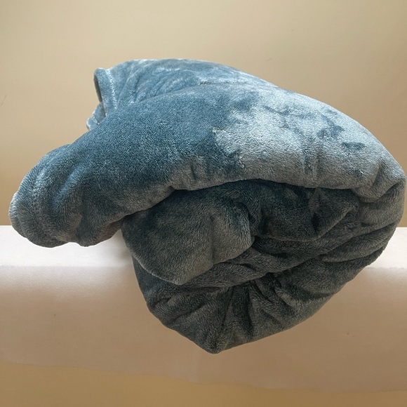 Berkshire Bedding Berkshire Life Eco Soft Blanket Poshmark